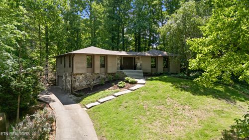 302 Saint Andrews Dr, Knoxville, TN, 37934-2413 | Card Image
