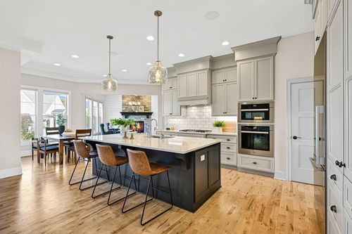 W248N2151 Kettle Cove Court, PEWAUKEE, WI, 53072 | Card Image