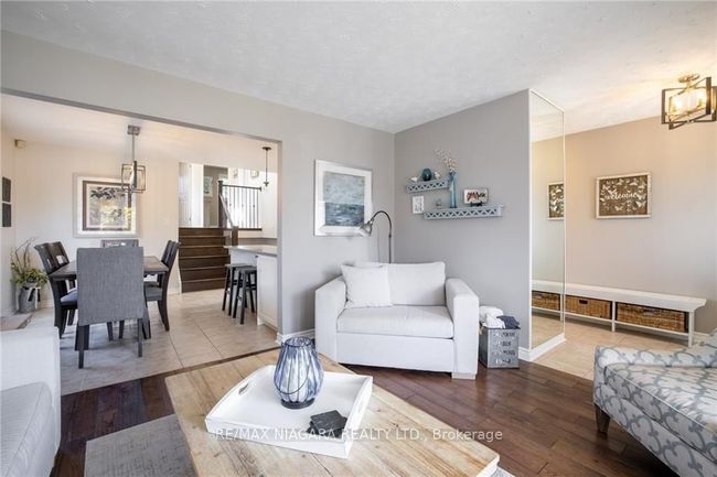 7863 Trackview St, House other with 3 bedrooms, 2 bathrooms and 2 parking in Niagara Falls ON | Image 7