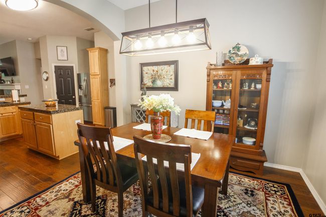 610 Winding Brook Ln, House other with 3 bedrooms, 2 bathrooms and null parking in Tyler TX | Image 4