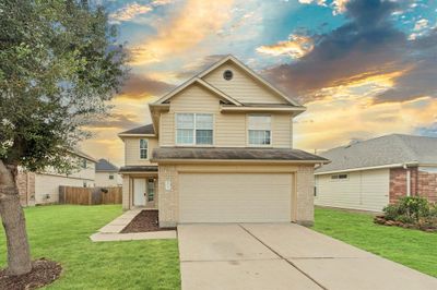 This chhharming home features a huge driveway that offers ample parking space for family and guests alike. | Image 1