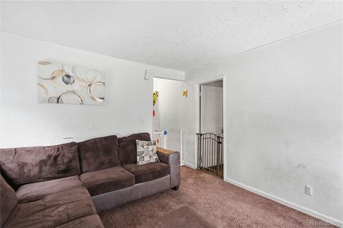 6347 Plainview Ave, Detroit, MI, 48228-3973 | Card Image