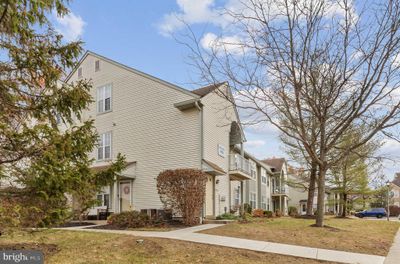 602 Harwood Court, Condo with 2 bedrooms, 1 bathrooms and null parking in MOUNT LAUREL NJ | Image 1