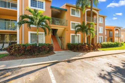 apt-203-1150 Wildwood Lakes Blvd, NAPLES, FL, 34104-5812 | Card Image