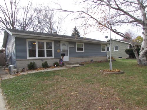 1029 Adams St, West Bend, WI, 53090-1401 | Card Image