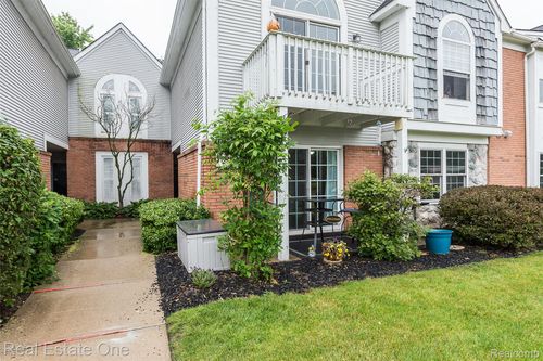 unit-10-225 Brookwood Dr, South Lyon, MI, 48178-1860 | Card Image