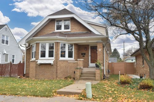 3777 S Ahmedi Ave, Saint Francis, WI, 53235-4151 | Card Image