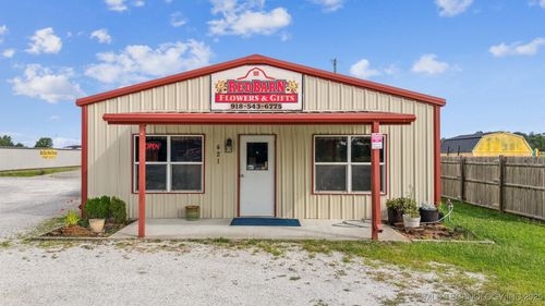 421 E Commercial St, Inola, OK, 74036-9402 | Card Image