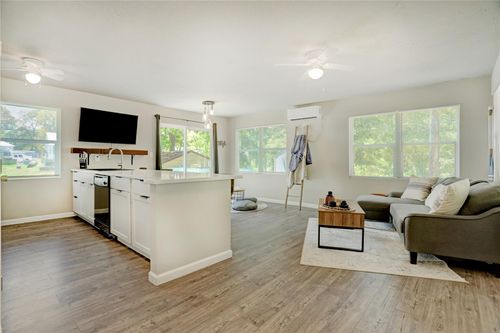 261 Commodore Dr, Livingston, TX, 77351-4925 | Card Image