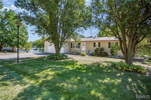 712 Riviera Circle, Edwardsville, IL, 62025 | Card Image