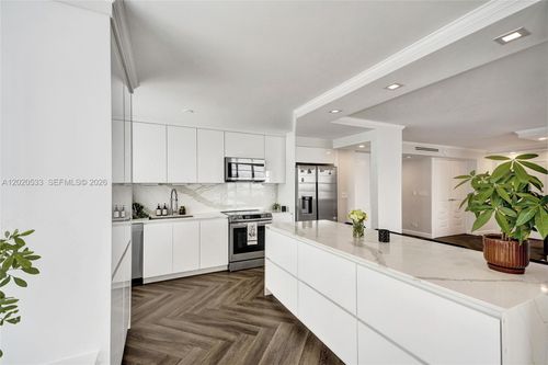 2112-230 174th St, Sunny Isles Beach, FL, 33160-3332 | Card Image