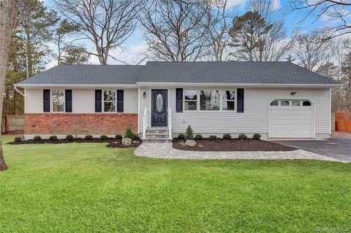 43 Penny Dr, Calverton, NY, 11933-1131 | Card Image
