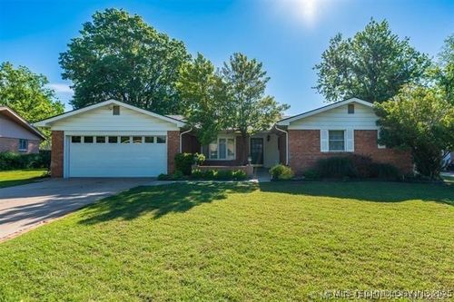 2305 S Hickory Pl, Broken Arrow, OK, 74012-7652 | Card Image