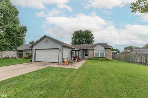 8027 N Burbrink Dr, Columbus, IN, 47201-2544 | Card Image