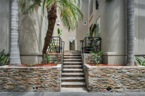 417 23rd St, Manhattan Beach, CA, 90266-4415 | Card Image