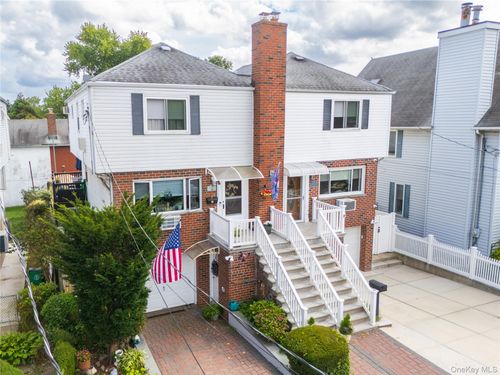 98 Hawkins St, Bronx, NY, 10464-1416 | Card Image