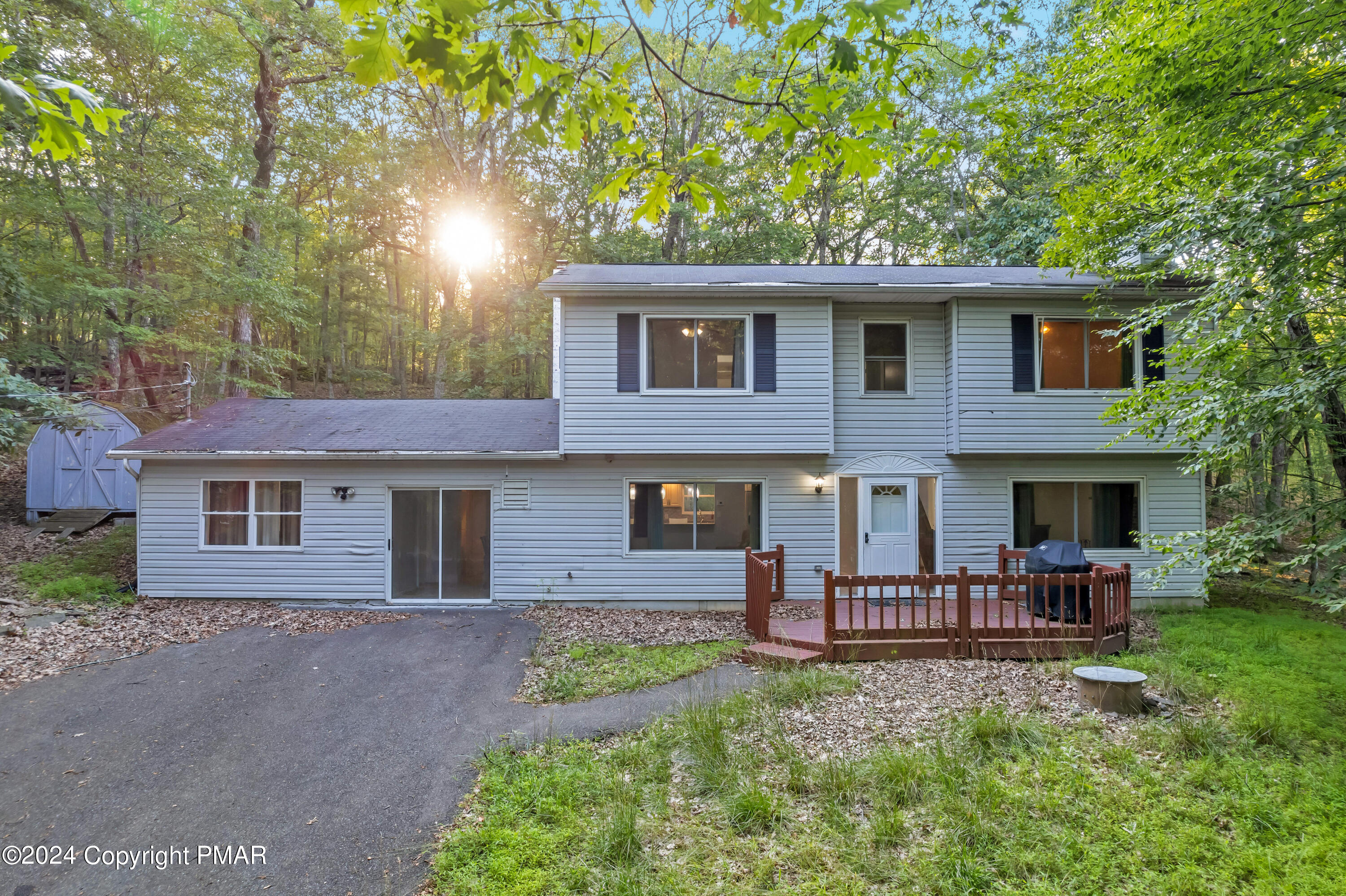 Saunders Dr, Bushkill, PA 18324