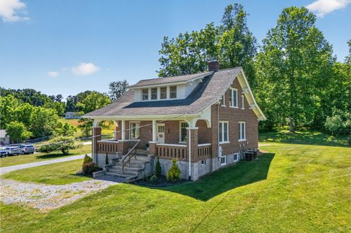 132 Christiansburg Pike Ne, Floyd, VA, 24091-3742 | Card Image