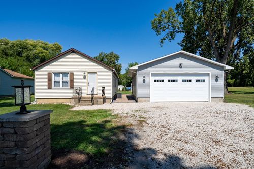 327 E John St, Forrest, IL, 61741-9626 | Card Image