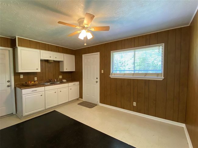 1004 Mill Creek Dr, House other with 2 bedrooms, 2 bathrooms and 1 parking in Brenham TX | Image 6