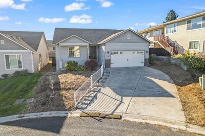 216 N 78th Avenue, House other with 3 bedrooms, 2 bathrooms and 2 parking in Yakima WA | Image 1