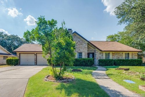 425 Golfcrest Dr, Windcrest, TX, 78239-2512 | Card Image