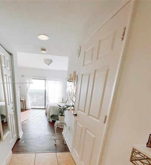 apt-813-4242 Nw 2nd St, Miami, FL, 33126-5484 | Card Image