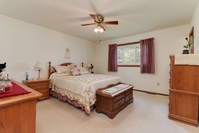34 Pembrook Cir, House other with 3 bedrooms, 2 bathrooms and 2 parking in Bloomington IL | Image 16