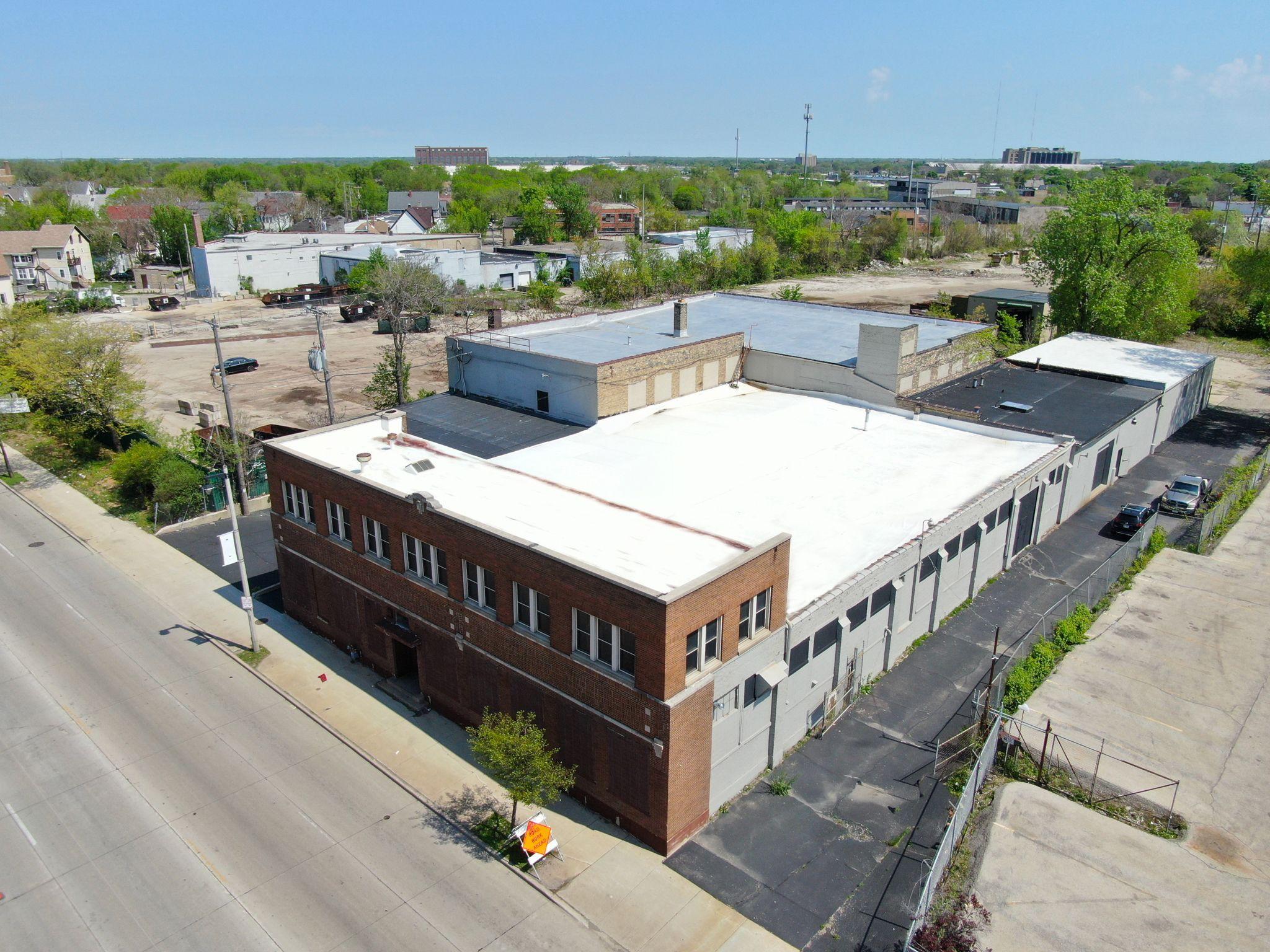 3258 W Fond Du Lac Ave, Milwaukee, WI 53210