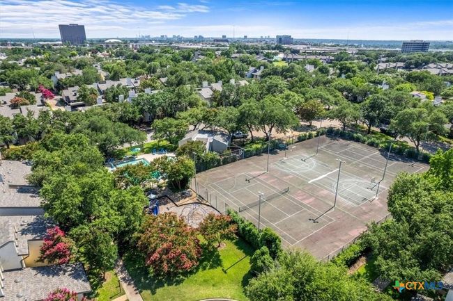 9206 Flickering Shadow Dr, Townhouse with 3 bedrooms, 3 bathrooms and null parking in Dallas TX | Image 24