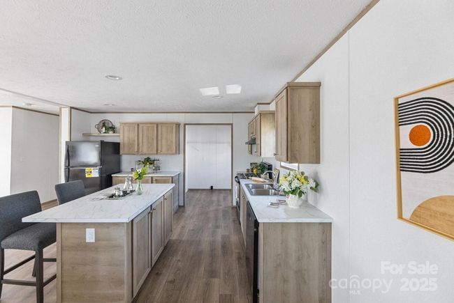 Kitchen | Image 12