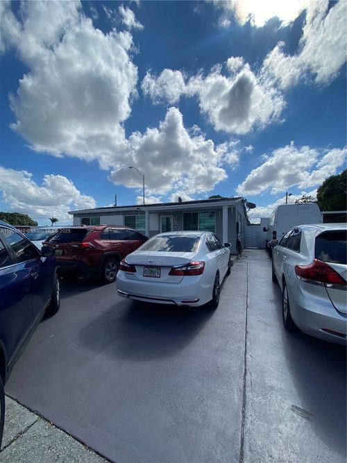398 E 56th St, Hialeah, FL, 33013-1232 | Card Image