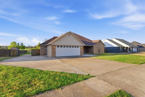 19 Cardinal Way, Vilonia, AR, 72173-8046 | Card Image