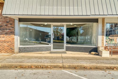 110 W Gallatin St, Adairville, KY, 42202-7858 | Card Image