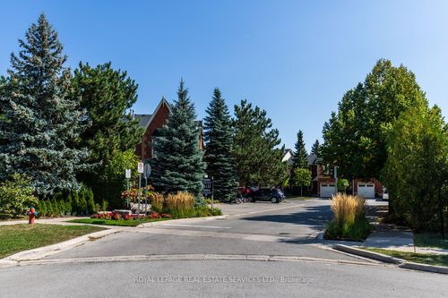 24-2004 Glenada Cres, Oakville, ON, L6H5P5 | Card Image