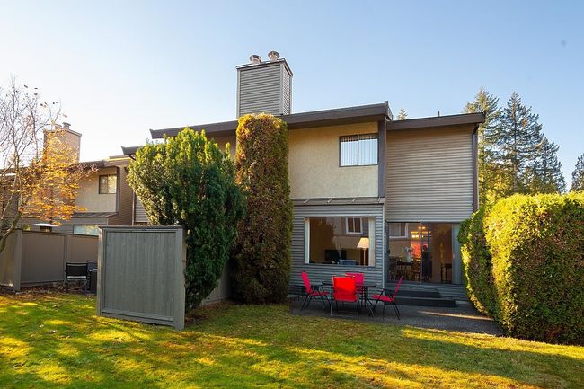1131 Montroyal Boulevard, Townhouse with 3 bedrooms, 2 bathrooms and 2 parking in North Vancouver BC | Image 1
