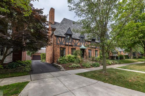 319 Rivard Blvd, Grosse Pointe, MI, 48230-1625 | Card Image