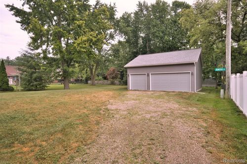 38524 Pineridge St, Harrison Township, MI, 48045-3498 | Card Image