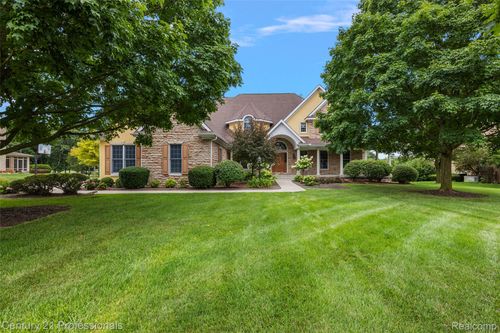 9310 Fairway Trl, Grand Blanc, MI, 48439-9454 | Card Image