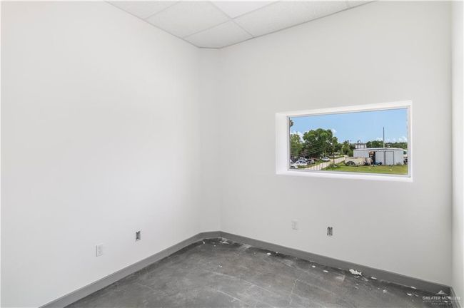 Unfurnished room with baseboards and a drop ceiling | Image 33