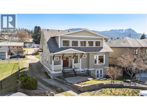 1050 9 Ave Ne, Salmon Arm, BC, V1E4A8 | Card Image