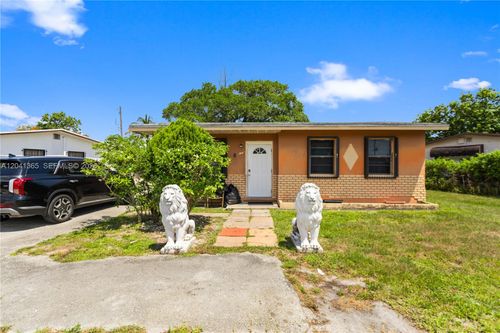 555 Harem Ave, Opa-Locka, FL, 33054-3021 | Card Image