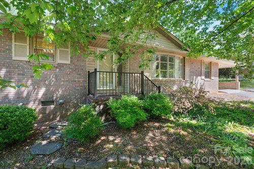 2010 12th Street Dr Nw, Hickory, NC, 28601-1771 | Card Image