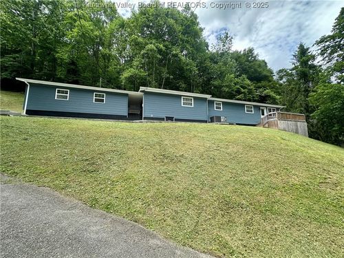 282 Hidden Valley Rd, Chapmanville, WV, 25508-5721 | Card Image