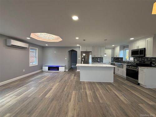 130 233rd St, Rosedale, NY, 11422-1225 | Card Image