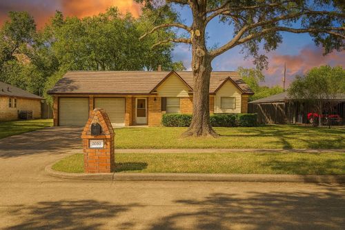 16010 Acapulco Dr, Jersey Village, TX, 77040-2002 | Card Image