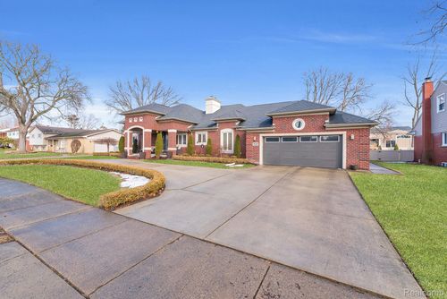 1534 N Evangeline St, Dearborn Heights, MI, 48127-3407 | Card Image