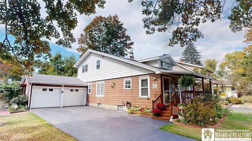 8 Southland Ave, Lakewood, NY, 14750-1417 | Card Image