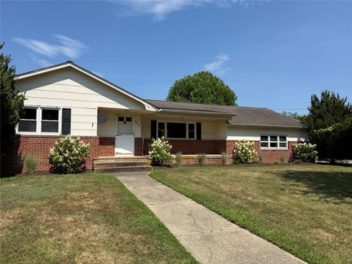 3220 Delmar Dr, Laurel, NY, 11948-1803 | Card Image