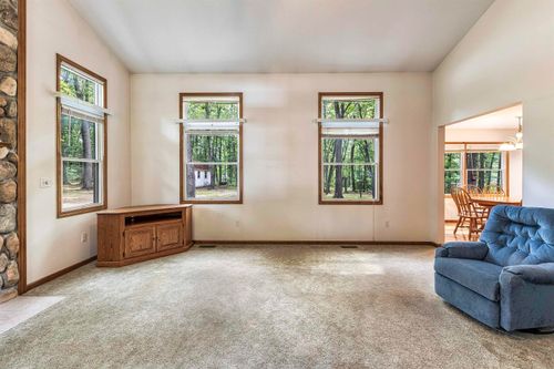 149 Oak Marr Dr, Houghton Lake, MI, 48629-9006 | Card Image